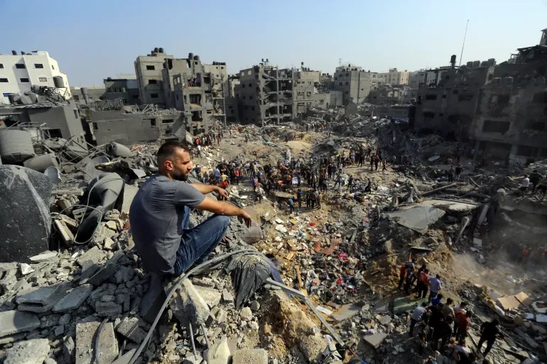 Các tòa nhà bị Israel tấn công ở trại tị nạn Jabaliya, phía bắc Dải Gaza. Ảnh: Aljazeera