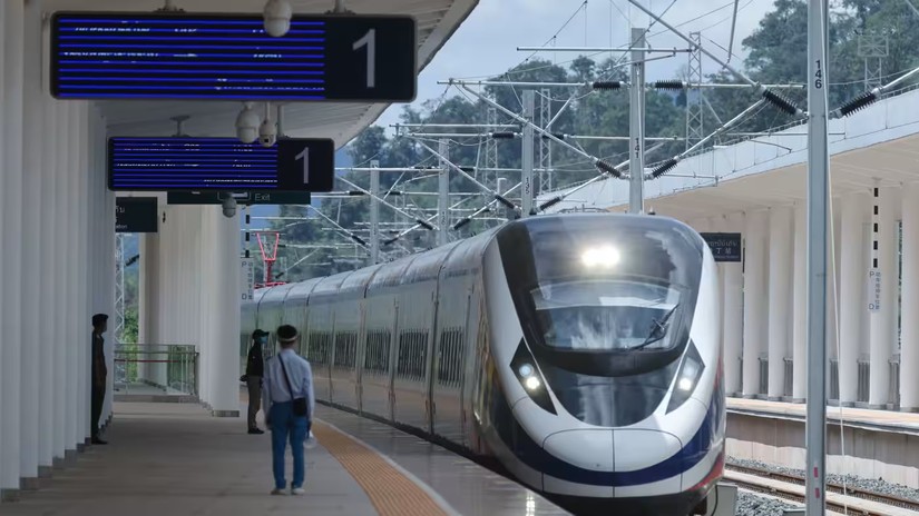 Một đoạn đường sắt Lào - Trung đã được đưa vào khai thác thương mại từ năm 2021. Ảnh: Nikkei Asia