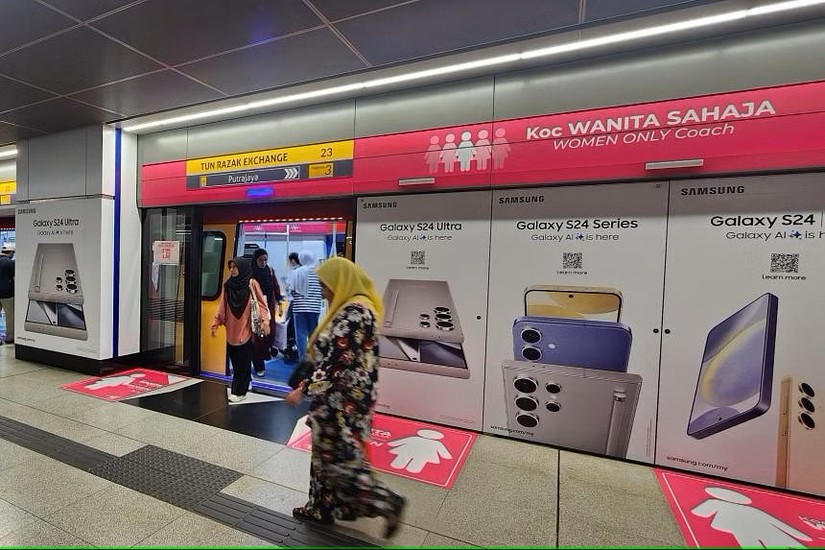 Một toa tàu chỉ dành cho phụ nữ tại Malaysia. Ảnh: Straits Times