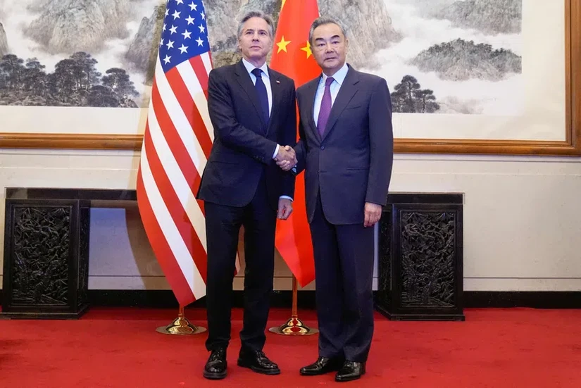 Ngoại trưởng Mỹ Antony Blinken cùng Ngoại trưởng Trung Quốc Vương Nghị tại Bắc Kinh ngày 26/4/2024. Ảnh: The Business Times
