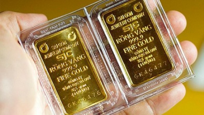 Giá vàng 'ngất ngưởng' trên mốc 81 triệu đồng/lượng