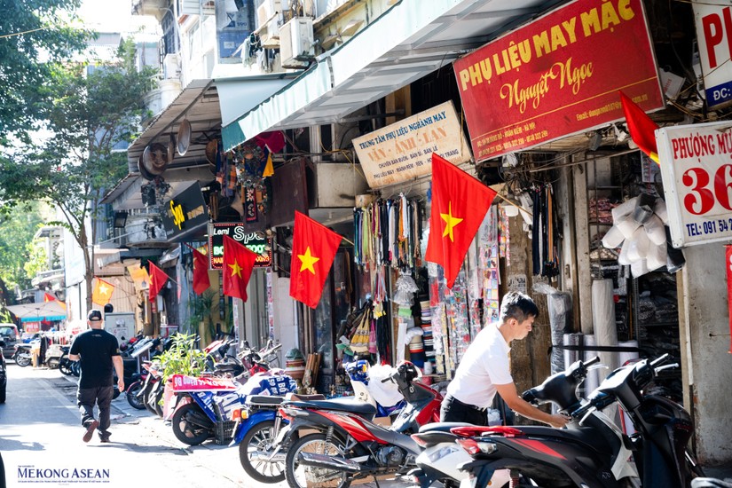 Khu vực dịch vụ hồi phục mạnh mẽ đóng góp tích cực vào tăng trưởng kinh tế - Ảnh: Quách Sơn
