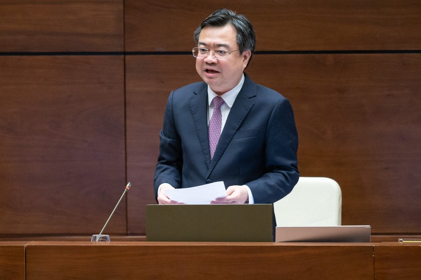 Bộ trưởng Xây dựng Nguyễn Thanh Nghị lần đầu tiên đăng đàn trả lời chất vấn Quốc hội 