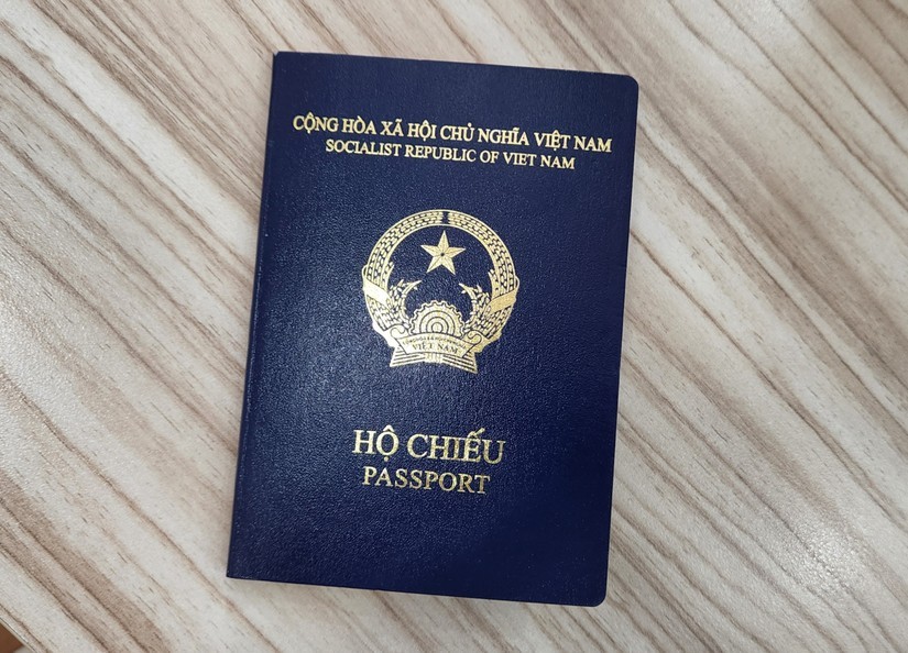 Trình Quốc hội xem xét bổ sung thông tin nơi sinh vào hộ chiếu mới