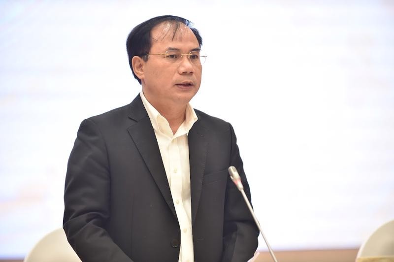Thứ trưởng Bộ Xây dựng Nguyễn Văn Sinh trả lời về tháo gỡ khó khăn, vướng mắc cho thị trường bất động sản, các dự án bất động sản. Ảnh: VGP