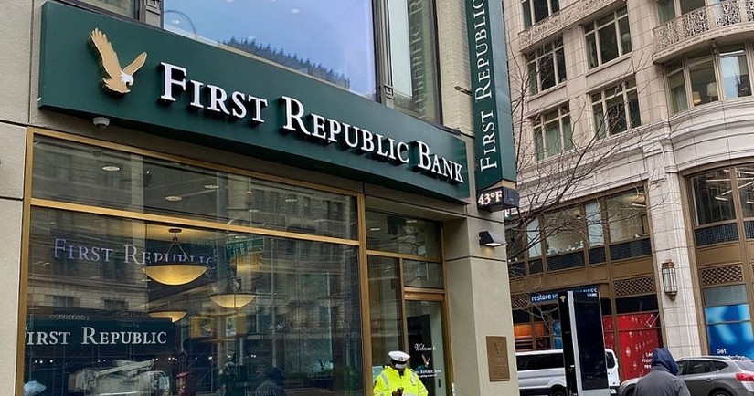 Dow Jones lùi sâu khi thị trường dấy lên lo ngại về First Republic Bank