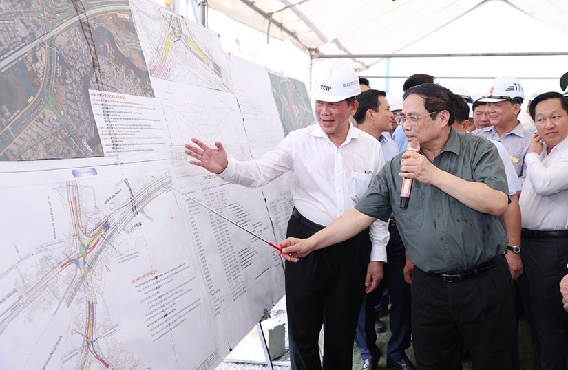 Thủ tướng Chính phủ Phạm Minh Chính kiểm tra công trình thi công nút giao thông An Phú, thành phố Thủ Đức