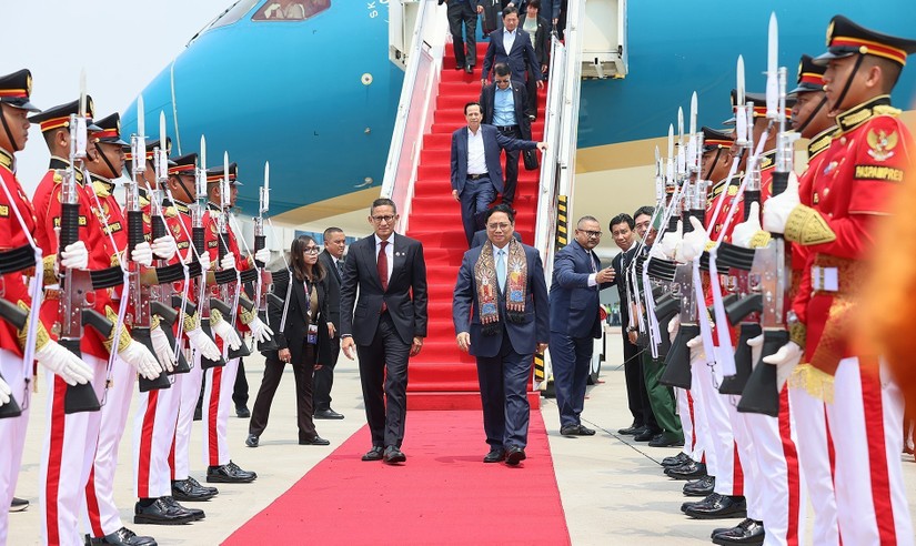 Thủ tướng Phạm Minh Chính tới Indonesia tham dự Hội nghị Cấp cao ASEAN lần thứ 43 - Ảnh: TTXVN 