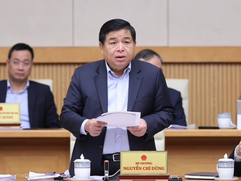 Bộ trưởng Kế hoạch và Đầu tư Nguyễn Chí Dũng trình bày báo cáo về tình hình kinh tế-xã hội tháng 2 và hai tháng năm 2024 - Ảnh: VGP