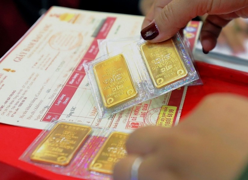 Giá vàng giật lùi về dưới mốc 80 triệu đồng/lượng