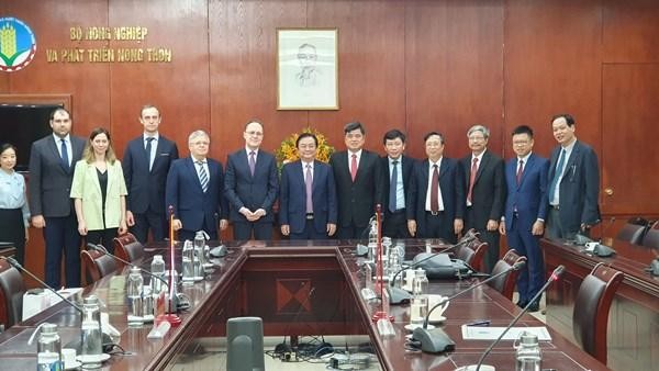 Bộ trưởng Lê Minh Hoan đã có buổi tiếp thân mật ông Gennady Bezdetko. Ảnh: mard.gov.vn
