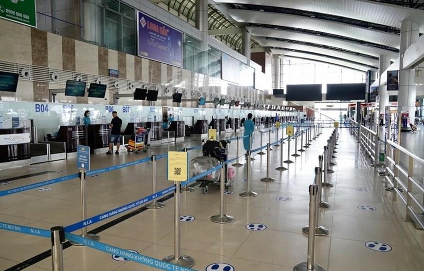Sân bay Nội Bài "vắng như chùa Bà Đanh" trong đợt dịch COVID-19 tái bùng phát. 