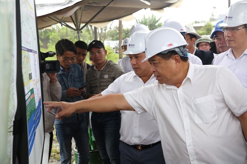 Bộ trưởng Nguyễn Chí Dũng thăm một số công trình trọng điểm của tỉnh như dự án cao tốc Tân Phú – Bảo Lộc, Bảo Lộc – Liên Khương. Ảnh: Bộ KH&ĐT