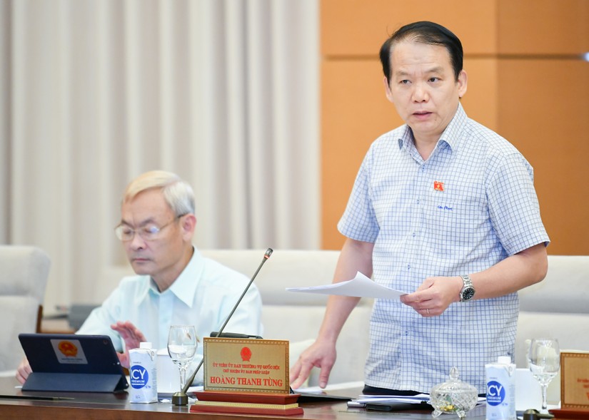 Chủ nhiệm Ủy ban Tài chính, Ngân sách của Quốc hội Nguyễn Phú Cường (trái) và Chủ nhiệm Ủy ban Pháp luật của Quốc hội Hoàng Thanh Tùng: Lo ngại quy định quỹ chung không chia sẽ gây áp đặt.