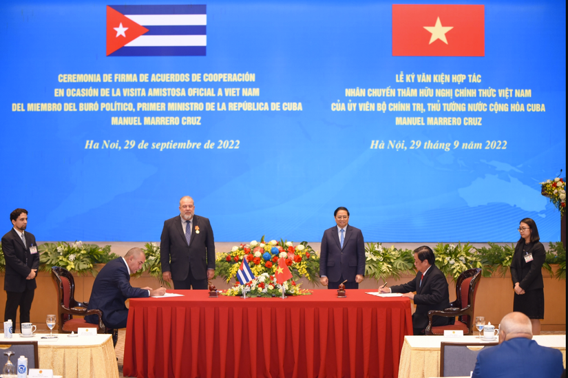 Lễ ký biên bản ghi nhớ hợp tác phát triển nông lương Việt Nam - Cuba trước sự chứng kiến của Thủ tướng hai nước. Ảnh: Tùng Đinh