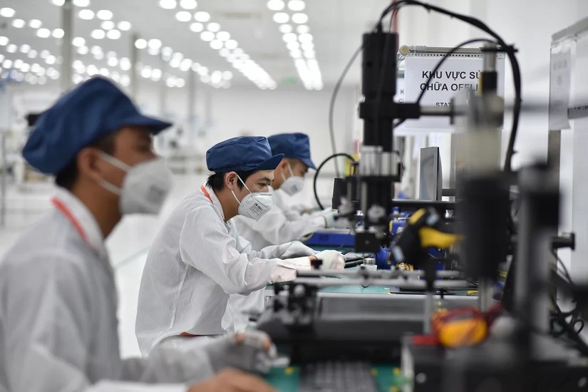Theo JETRO, lương công nhân sản xuất do các công ty Nhật Bản trả ở Việt Nam chỉ bằng hơn một nửa so với Malaysia và Thái Lan.