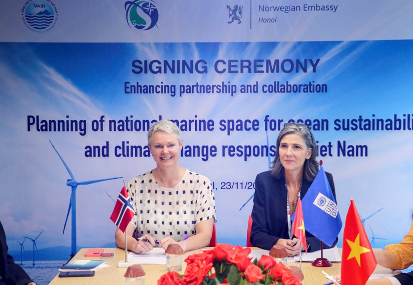 Lễ ký thỏa thuận giữa UNDP và Đại sứ quán Na Uy ngày 23/11 nhằm hỗ trợ Việt Nam trong quy hoạch quốc gia không gian biển.
