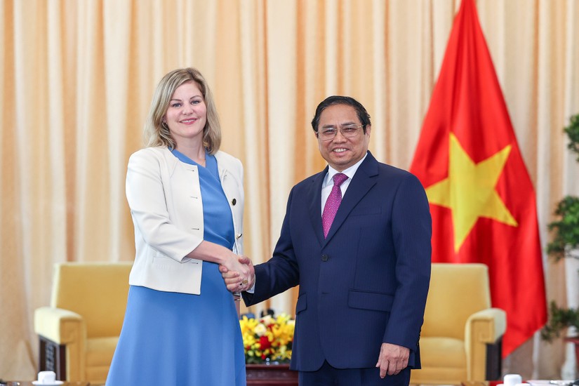 Thủ tướng Chính phủ Phạm Minh Chính và Bộ trưởng phụ trách Ngoại thương và Hợp tác phát triển Vương quốc Hà Lan Liesje Schreinemacher.