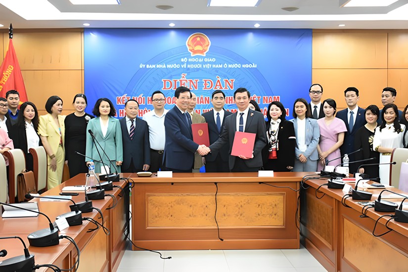 Lễ ký kết Thỏa thuận hợp tác giữa Hội Doanh nghiệp tư nhân Việt Nam với Hiệp hội Doanh nghiệp Việt Nam tại Nhật Bản, ngày 1/3. Ảnh: SCOV.