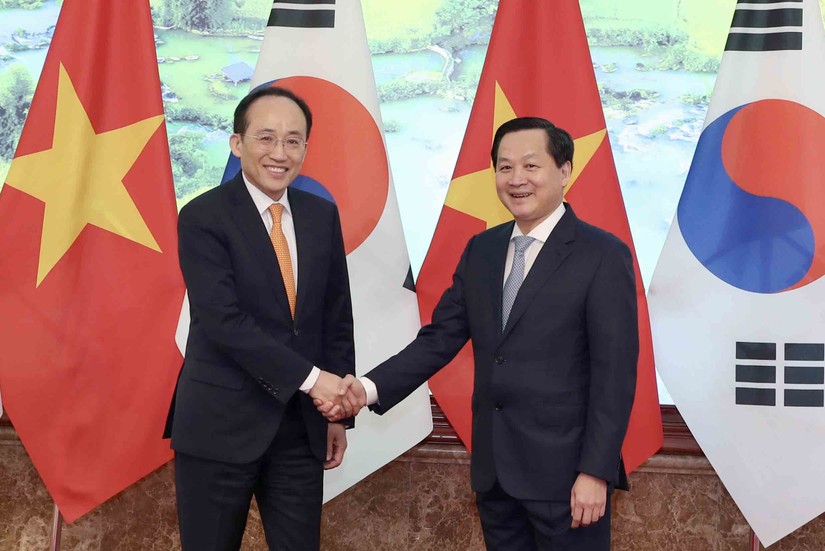 Phó Thủ tướng Lê Minh Khái và Phó Thủ tướng Kyungho Choo đồng chủ trì đối thoại.