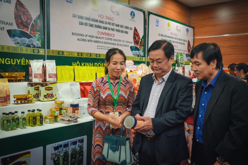 Bộ trưởng Bộ NN&PTNT Lê Minh Hoan: Cần xây dựng cà phê thành ngành hàng chất lượng cao. Ảnh: UBND Đắk Lắk.