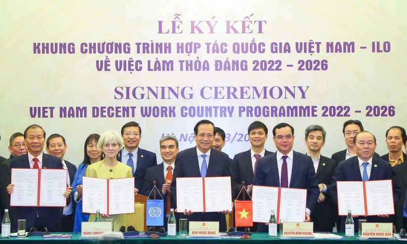 Lễ ký kết khung Chương trình hợp tác Quốc gia Việt Nam – ILO về việc làm thỏa đáng giai đoạn 2022-keetsk, ngày 28/3. Ảnh: Molisa.