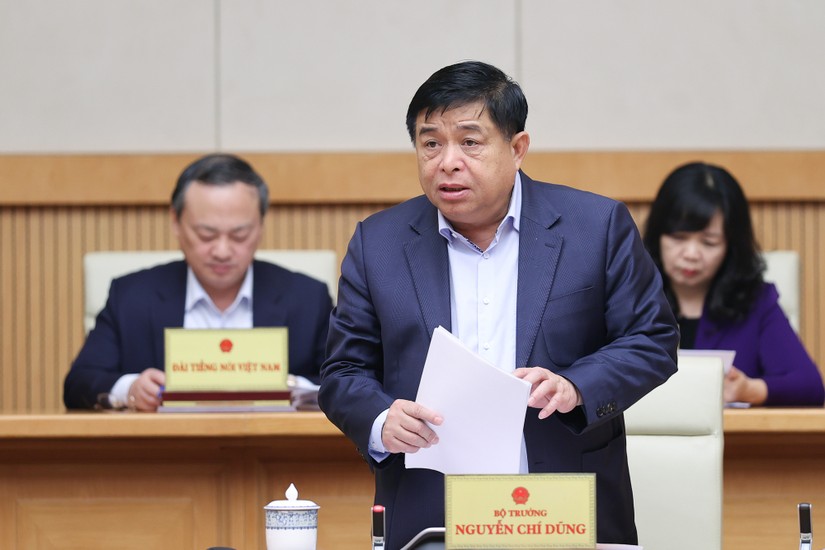 Bộ trưởng KH&ĐT Nguyễn Chí Dũng phát biểu tại hội nghị, ngày 3/4. Ảnh: VGP.