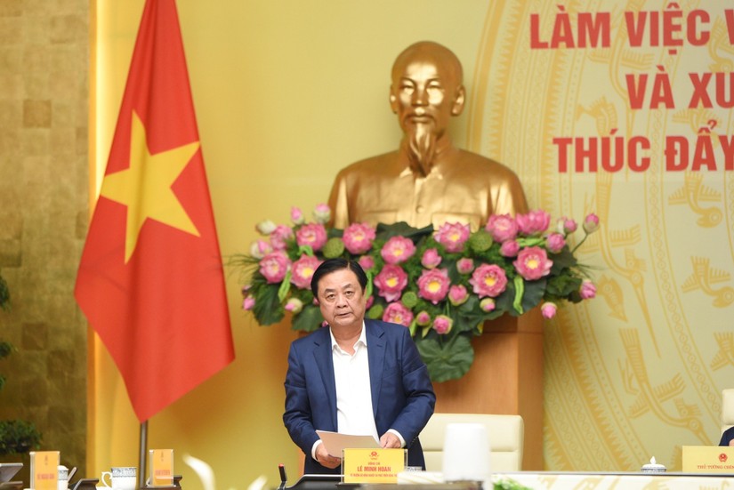 Bộ trưởng Lê Minh Hoan phát biểu tại Hội nghị Thủ tướng làm việc với Hiệp hội Gỗ-lâm sản, Hiệp hội Chế biến-xuất khẩu thủy sản, để thúc đẩy sản xuất, xuất khẩu, ngày 13/4. Ảnh: Tùng Đinh.