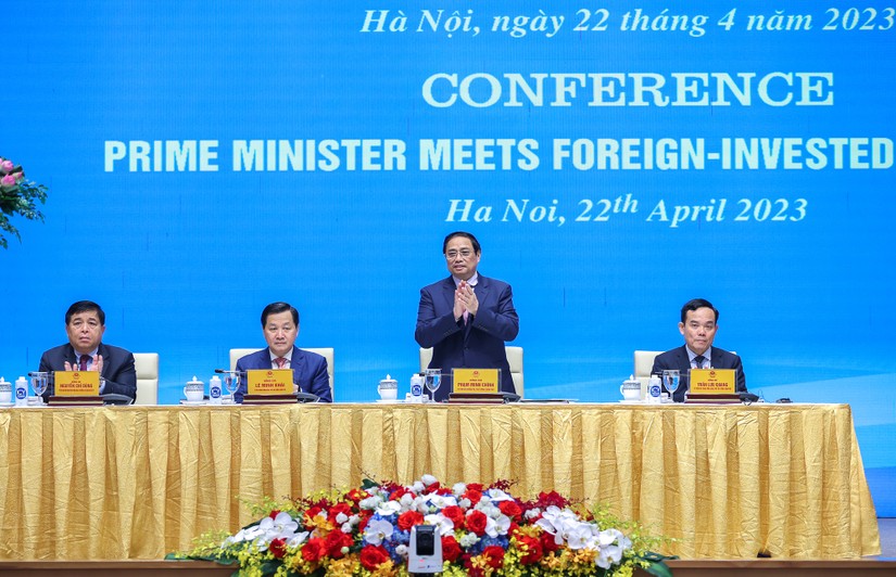 Thủ tướng Chính phủ Phạm Minh Chính chủ trì Hội nghị gặp mặt các nhà đầu tư nước ngoài, ngày 20/4. Ảnh: VGP.