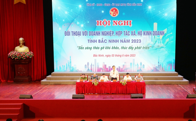 Hội nghị đối thoại doanh nghiệp, hợp tác xã năm 2023 của tỉnh Bắc Ninh. Ảnh: UBND Bắc Ninh.