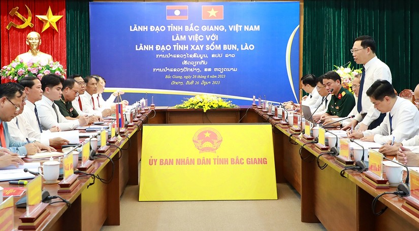 Quang cảnh buổi làm việc giữa lãnh đạo tỉnh Bắc Giang và tỉnh Xaysomboun. Ảnh: Cổng TTĐT Bắc Giang.