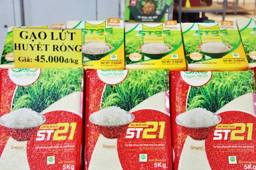 Công điện của Thủ tướng nêu rõ cần sử dụng hiệu quả thương hiệu và nhãn hiệu Gạo Việt Nam/VietNam rice. Ảnh minh họa: Phương Thảo.