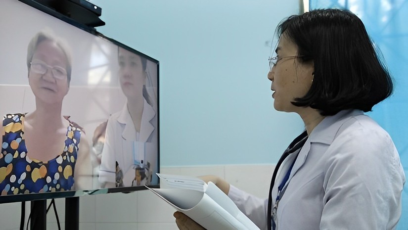 Phần mềm "Bác sĩ cho mọi nhà" được kết nối thông suốt với Trung tâm dữ liệu của Bộ Y tế. Ảnh: TTXVN.