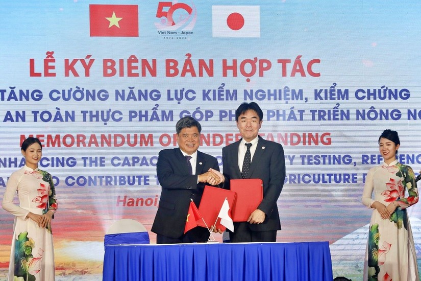 Thứ trưởng Bộ NN&PTNT Trần Thanh Nam và Trưởng Đại diện Văn phòng JICA Việt Nam Sugano Yuichi đã ký Biên bản hợp tác. Ảnh: JICA.