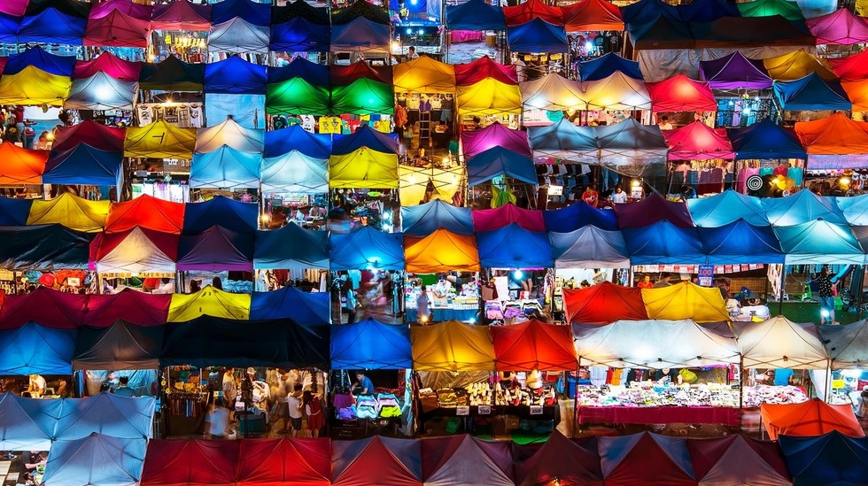 Chợ đêm tại Thái Lan cũng là một điểm thu hút khách du lịch quan trọng. ảnh 2