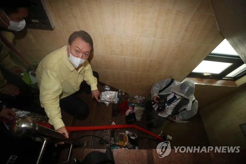 Hàn Quốc: Cuộc sống khó khăn tại những căn hộ bán hầm sau trận lụt lịch sử ảnh 5