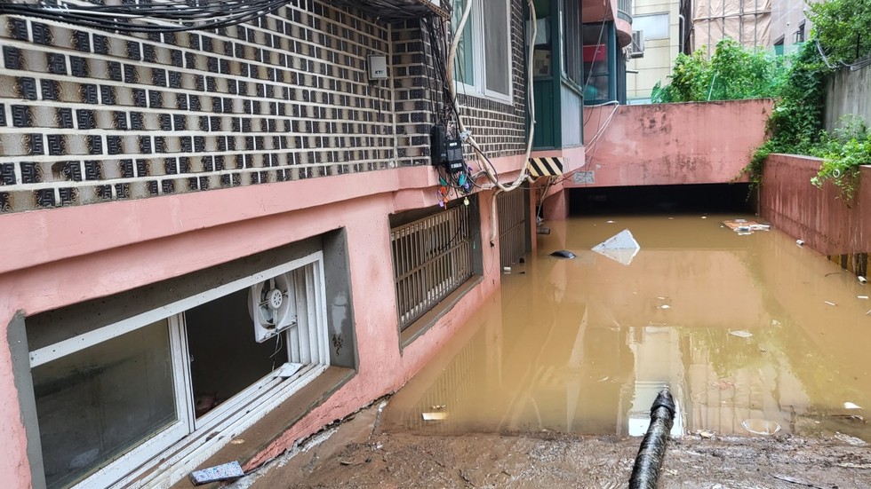 Hàn Quốc: Cuộc sống khó khăn tại những căn hộ bán hầm sau trận lụt lịch sử ảnh 2