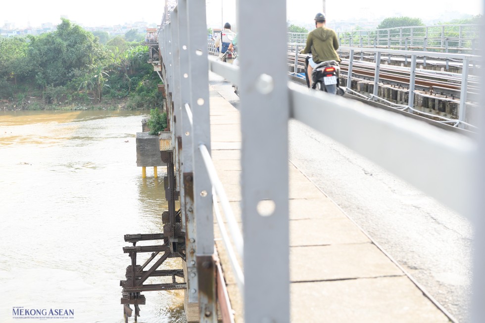 Giai đoạn 1995 - 2010 cầu Long Biên từng được gia cố sửa chữa với tổng mức đầu tư là 116 tỷ đồng. Năm 2015, ngân sách Nhà nước chi 300 tỷ đồng để đại tu cây cầu. Bảy năm qua cầu chỉ được bảo dưỡng định kỳ và hiện chưa có thông tin về đợt sửa chữa lớn.